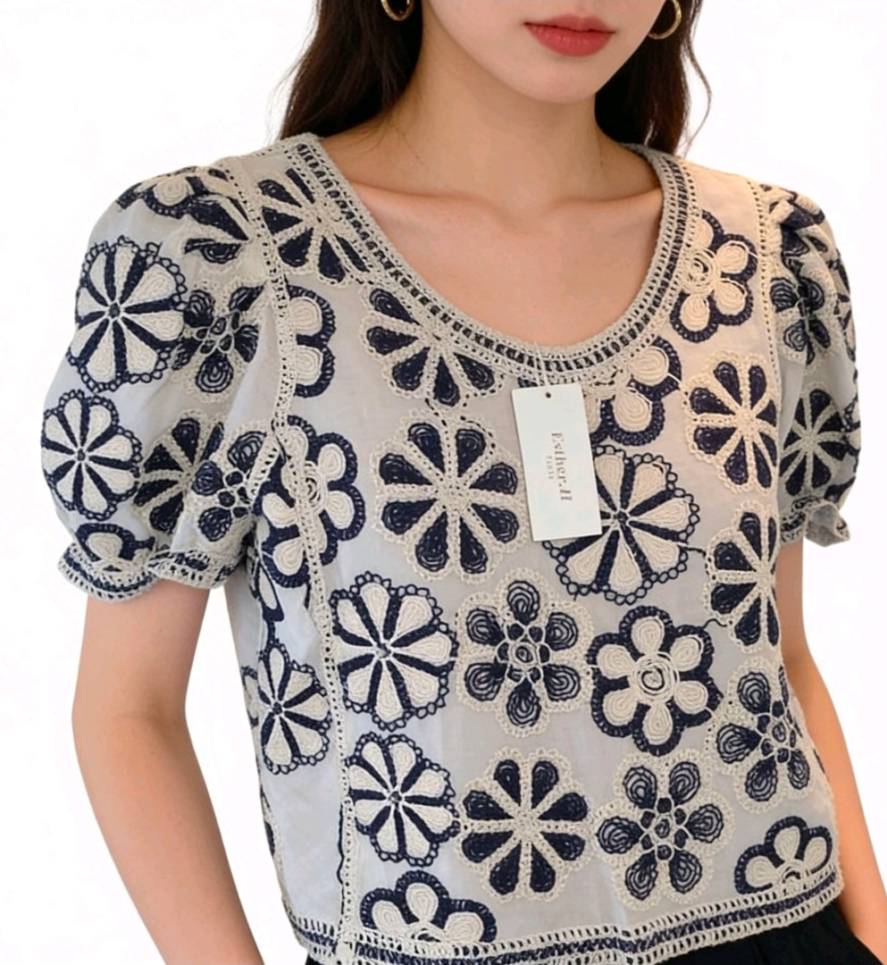Women's Short Sleeve Stitched Pattern Top- S/M or L/XL