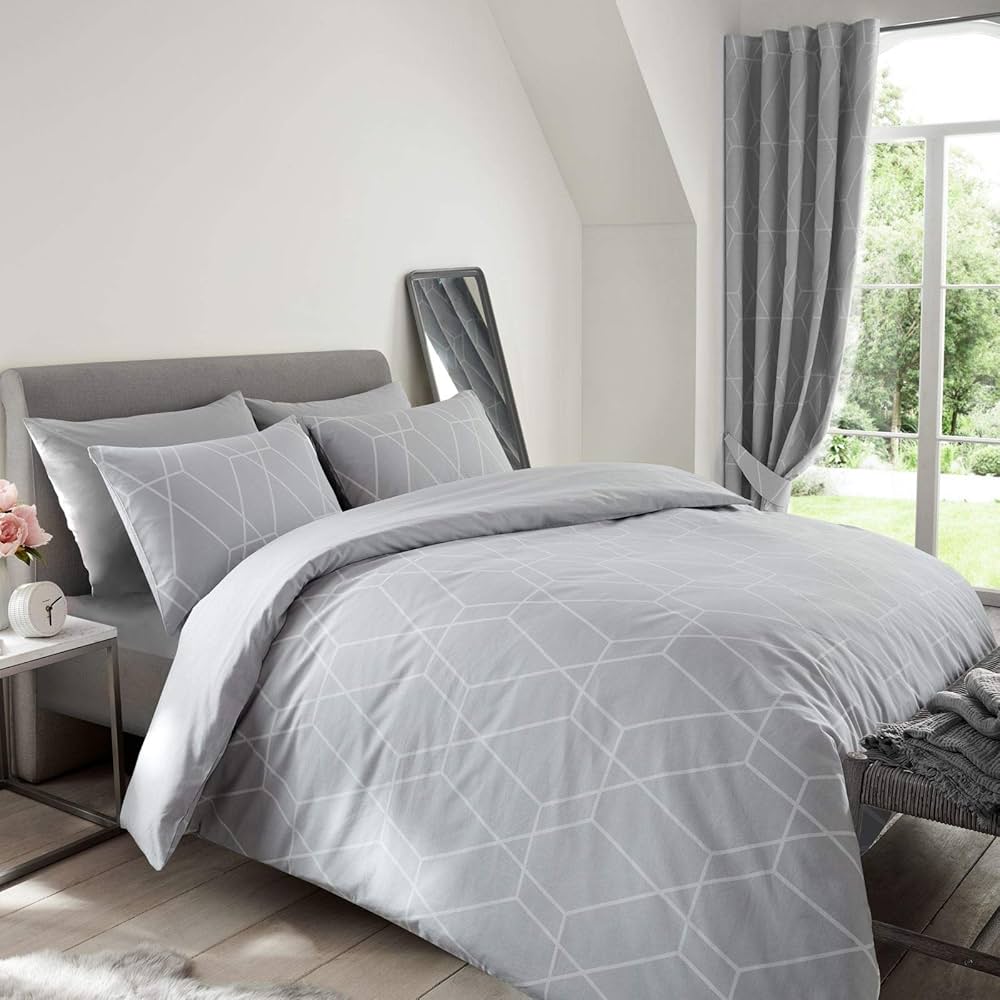Metro Geometric Diamond Grey Reversable King Size Bedding.