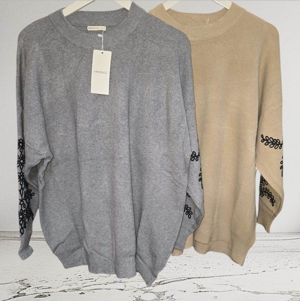 Women's Soft Jumper With Pattern Sleeve