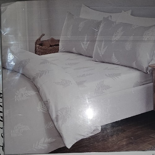 Gray And White Leaf Double Bedding
