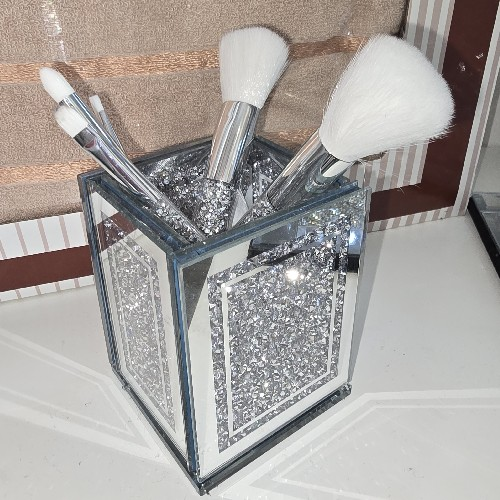 Dresser Pot With Brushes Bling