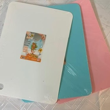 FLEXIBLE CUTTING BOARD