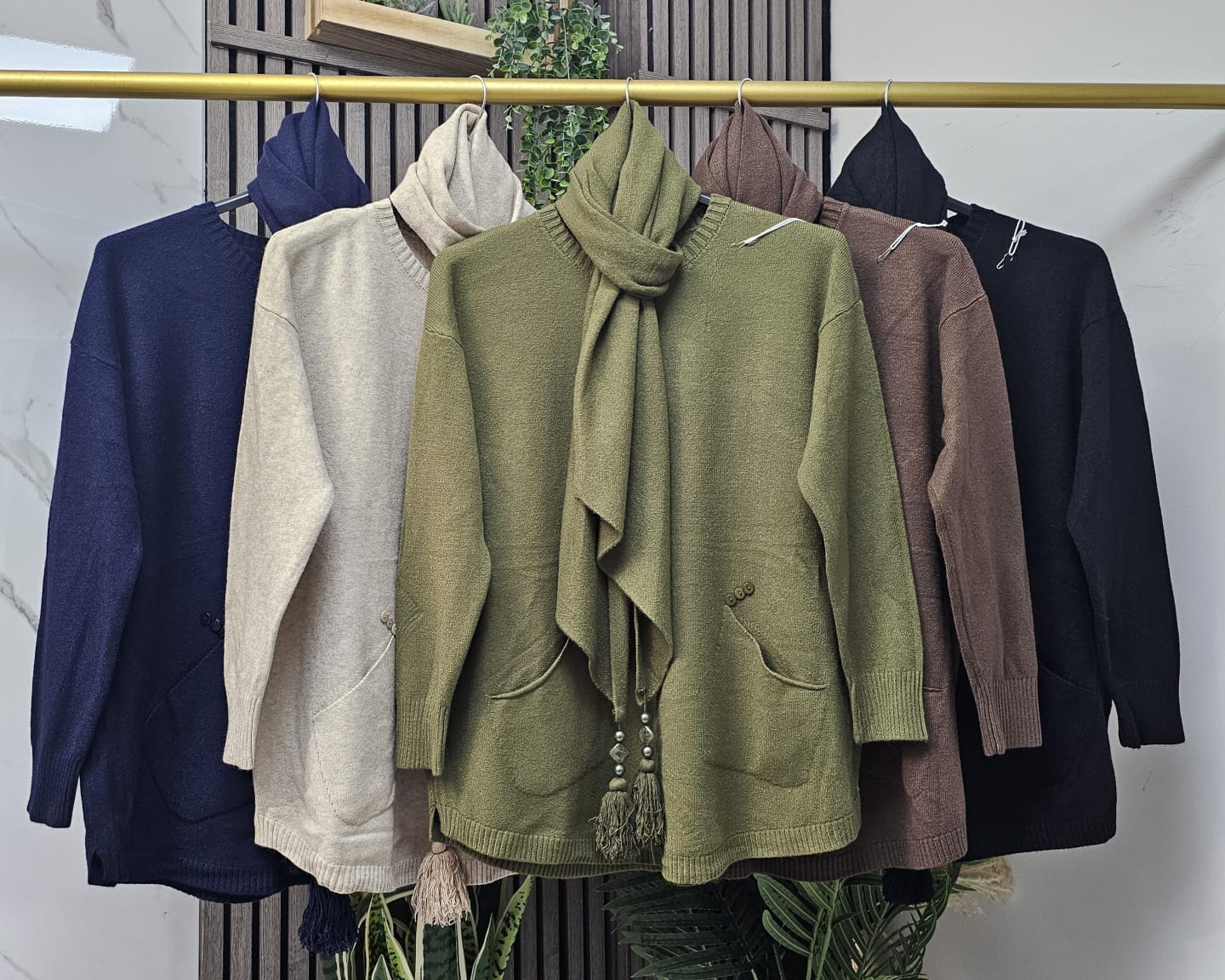 Women's Jumper With Scaff Button Detail