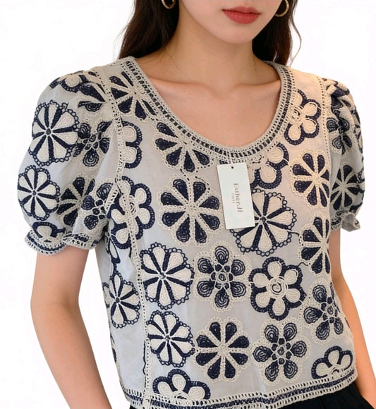 Women's Short Sleeve Stitched Pattern Top- S/M or L/XL