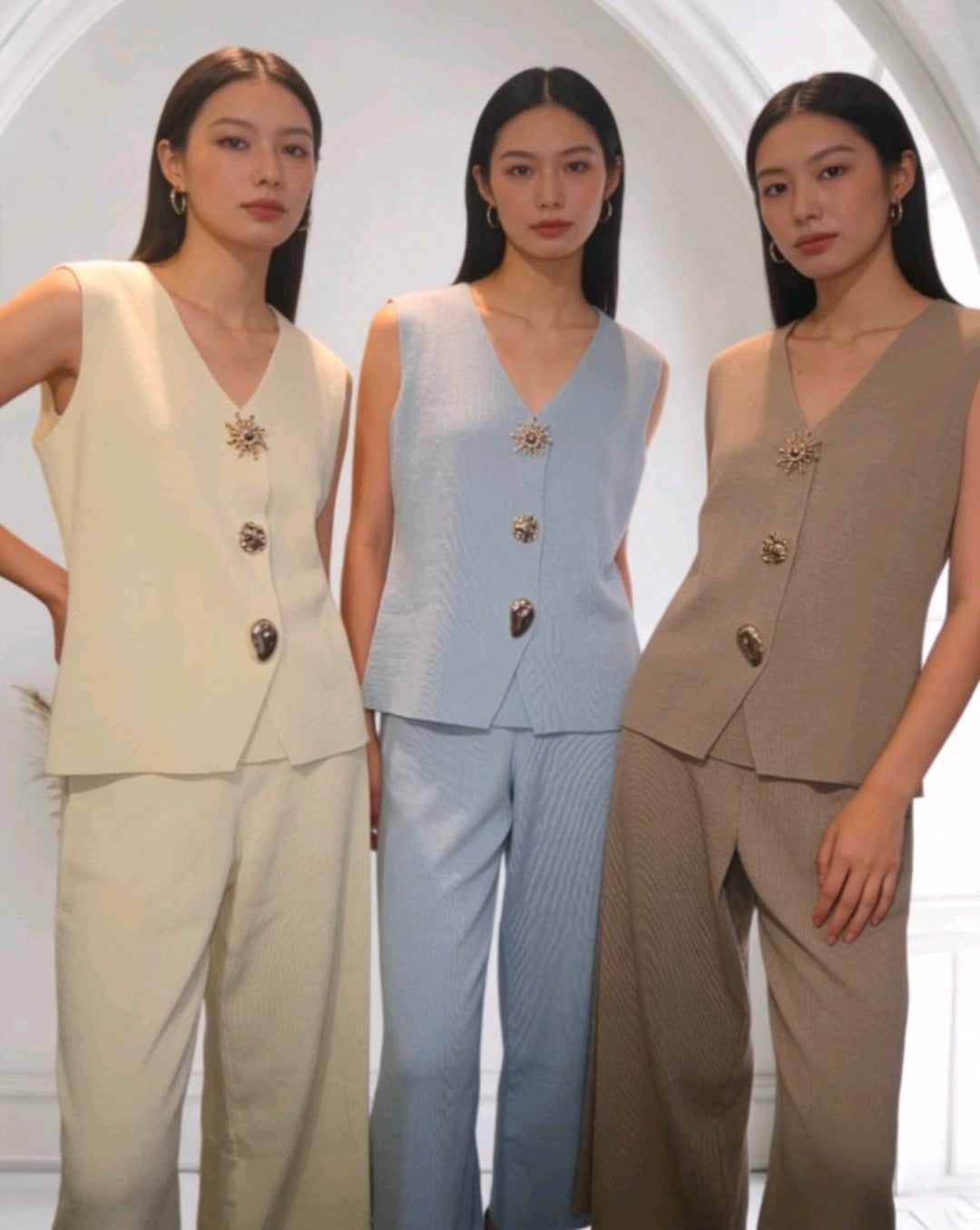 Women's Sleeveless Lounge Wear With 3 Different Buttons