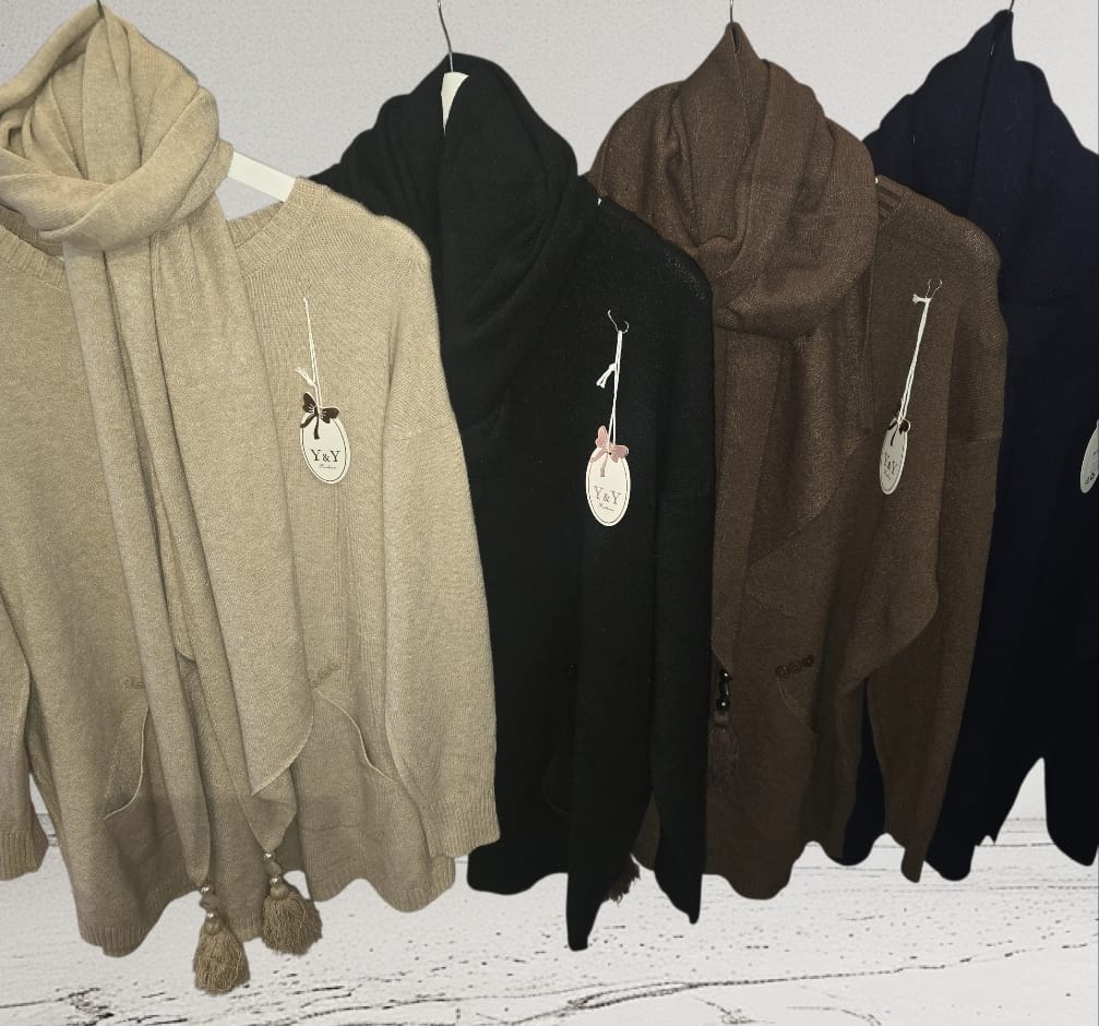 Women's Jumper With Scaff Button Detail