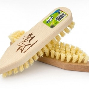 BETTINA WOODEN IRON BRUSH
